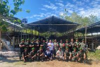 Danyon TP Ksatria Jokotole saat berkunjung ke peternakan ayam petelur milik Haswal Group di Kecamatan Lenteng
