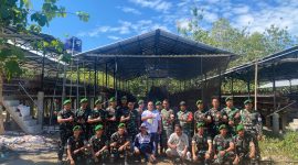 Danyon TP Ksatria Jokotole saat berkunjung ke peternakan ayam petelur milik Haswal Group di Kecamatan Lenteng