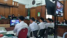 Sidang pembacaan tuntutan para terdakwa kasus tindak pidana korupsi BSPS Sumenep, berlangsung di Pengadilan Tipikor Surabaya. ©detakkota.com