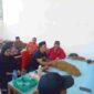 Foto: CEO Haswal Group didampingi istrinya turun langsung membeli tembakau milik petani