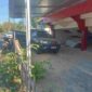 Foto: mobil plat merah yang terparkir di stadion A. Yani sisi utara