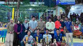 Foto: foto bersama panitia kegiatan bersama tim yang juara. 
