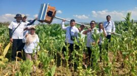 Foto: Kordinator Penyuluh Kecamatan Lenteng pimpin pemasangan RUBUHA di desa Poreh