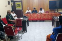 Foto: sejumlah pemuda desa Sendir melakukan audensi di kantor kecamatan Lenteng. 