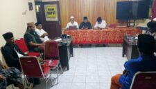 Foto: sejumlah pemuda desa Sendir melakukan audensi di kantor kecamatan Lenteng. 