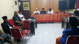 Foto: sejumlah pemuda desa Sendir melakukan audensi di kantor kecamatan Lenteng. 
