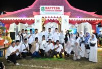 Foto: foto bersama Bupati Sumenep bersama pegawai Bappeda 