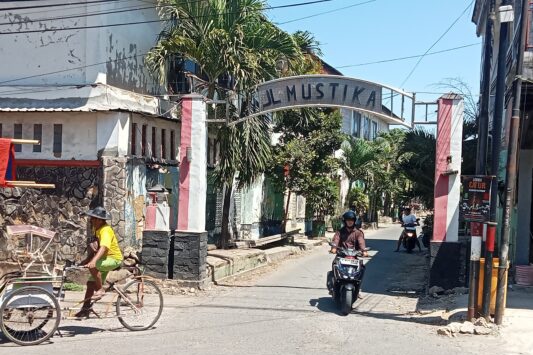 Dugaan aktivitas perjudian togel di Jl. Mustika dilaporkan warga masih berlangsung. Warga berharap APH segera menindaklanjuti keluhan ini. ®detakkota.com