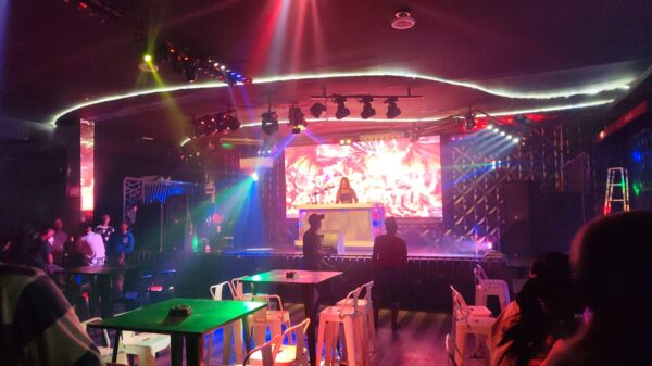 Foto: Dj Nova saat manggung di Mr. Ball Tadi malam