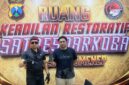 Foto: KBO Satresnarkoba Polresta Sumenep saat memperlihatkan BB narkoba. 