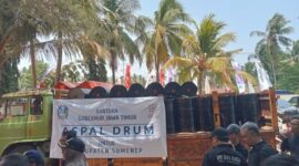 Foto: seremonial bantuan aspal gubernur jatim
