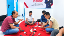 Foto: sejumlah jurnalis dan penasehat AWDI saat membahas kasus 2 kades yang tersandung kasus sabu. 